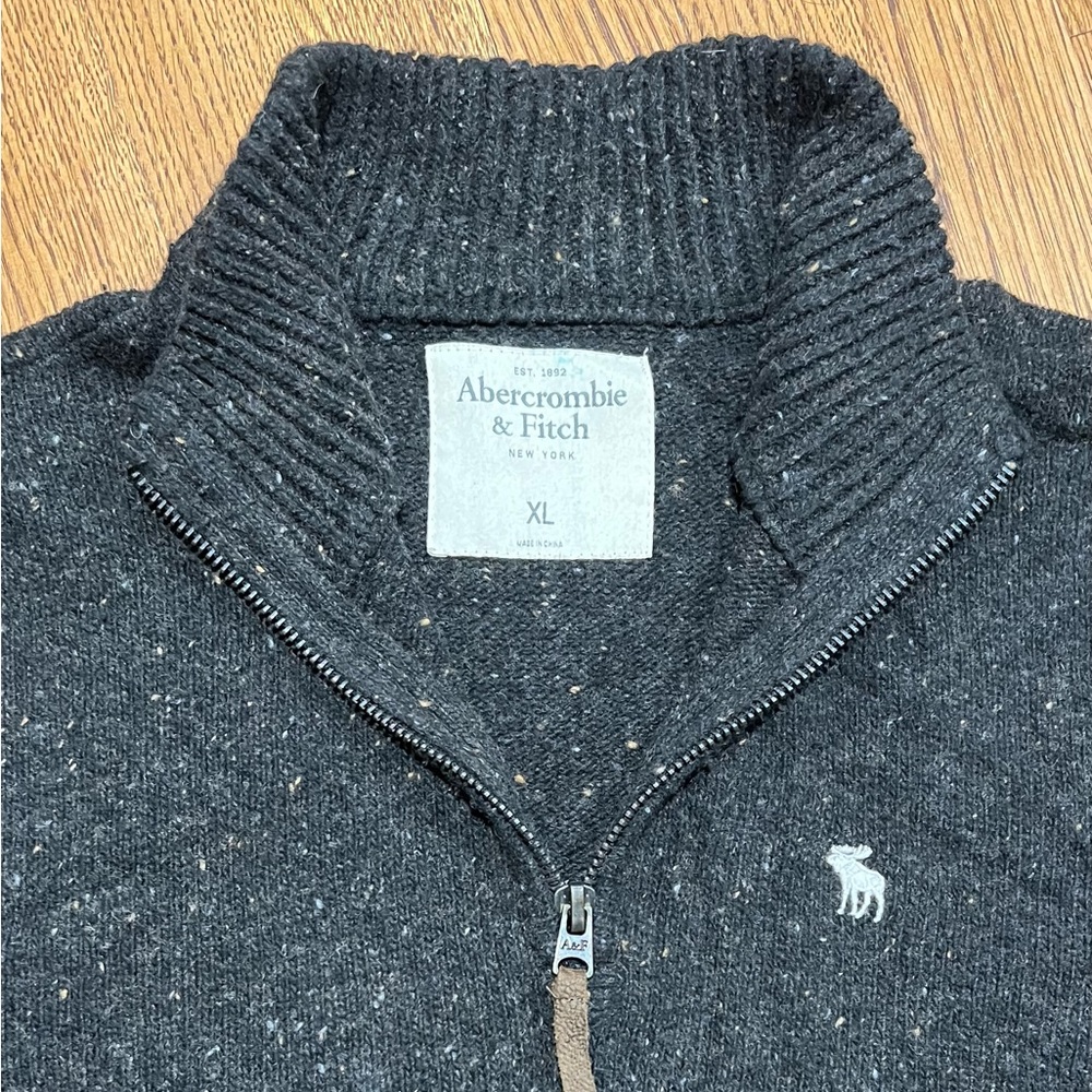 Men’s Abercrombie & Fitch 1/4 Zip - Picture 3 of 4